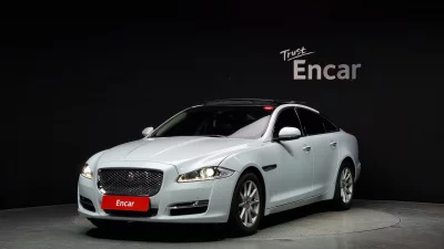 Jaguar XJ