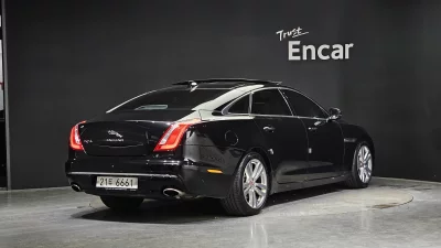 Jaguar XJ