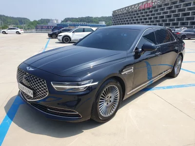 Genesis G90