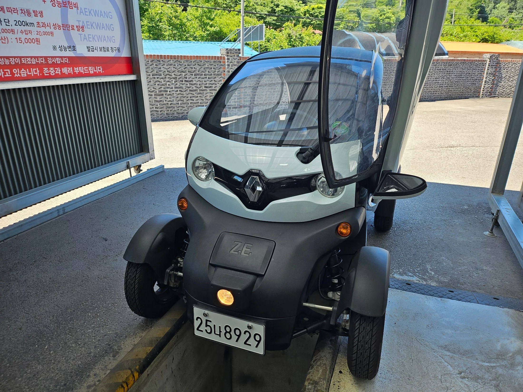 Renault Samsung Twizy на аукционе в Корее, лот 37532992 от 2024-05-31  00:00:00