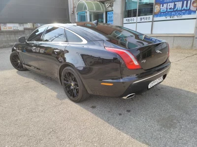 Jaguar XJ