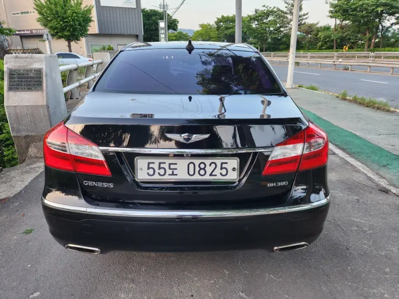 Hyundai Genesis