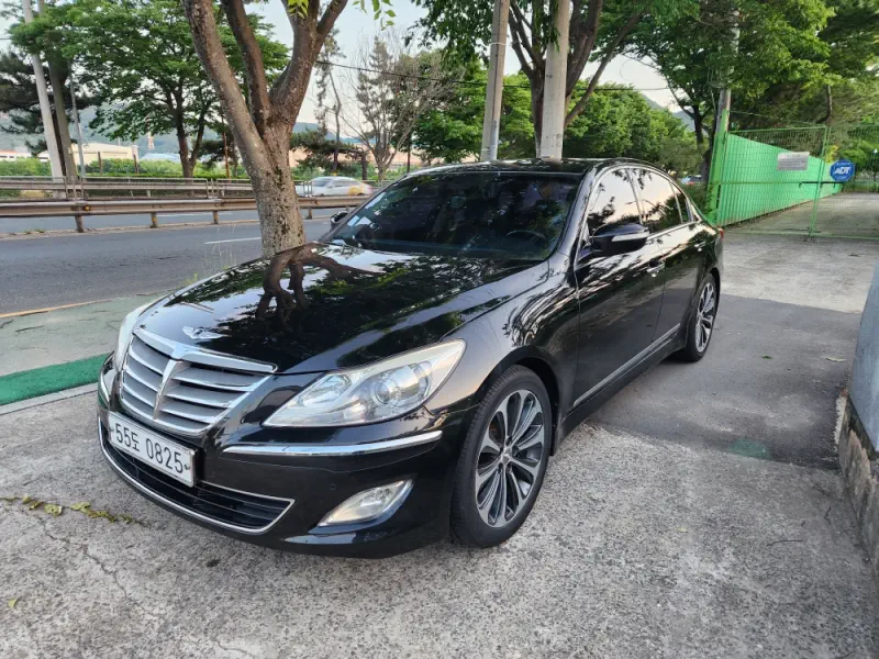 Hyundai Genesis