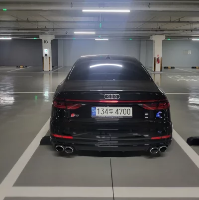 Audi S8