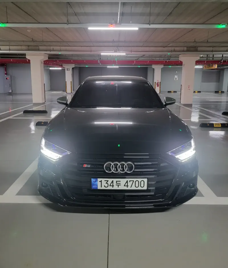 Audi S8
