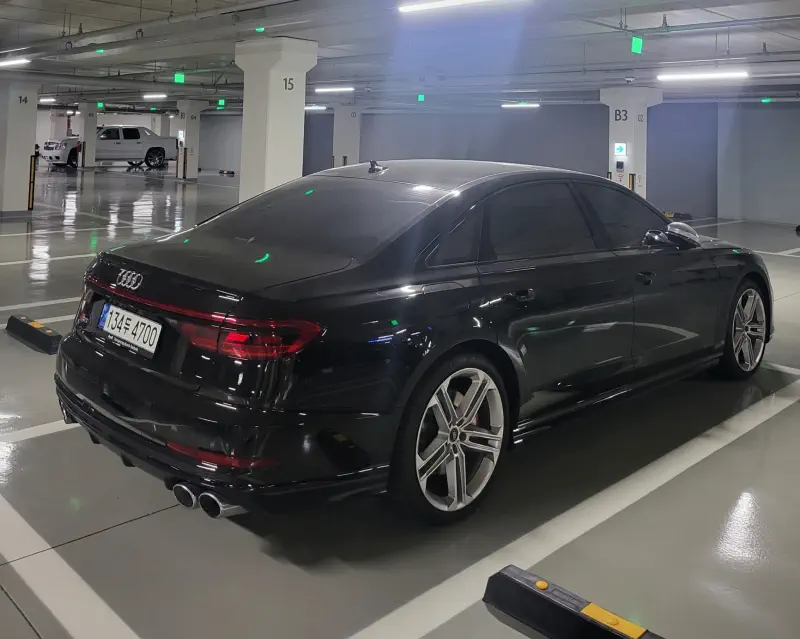 Audi S8
