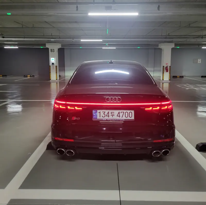 Audi S8