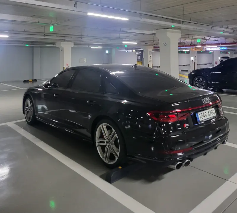 Audi S8