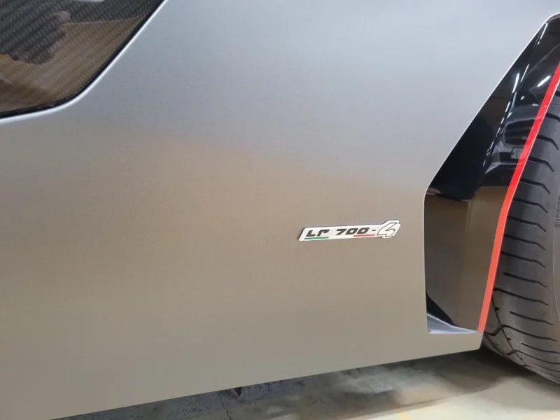 Lamborghini AVENTADOR