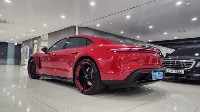 Porsche TAYCAN