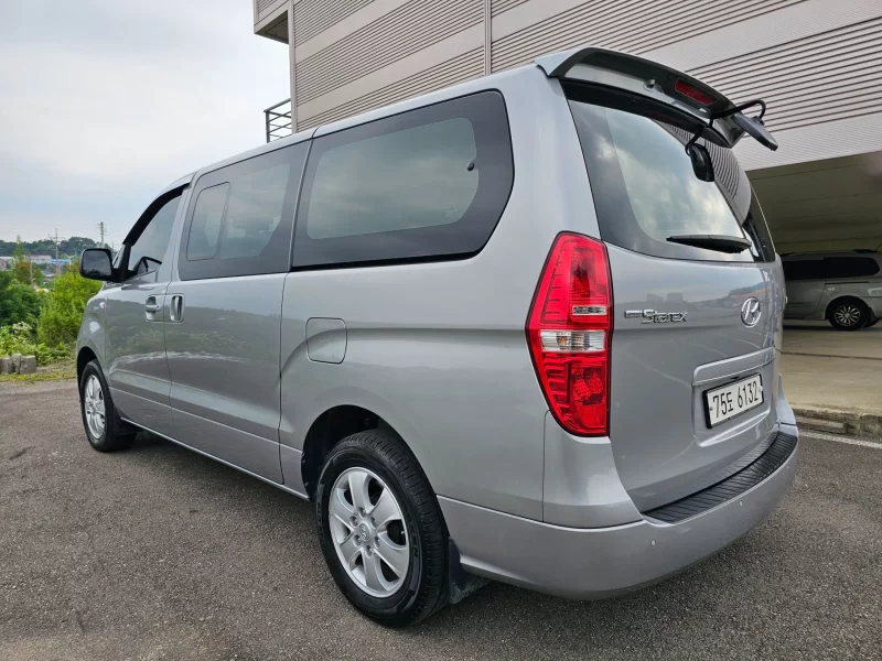 Hyundai Starex