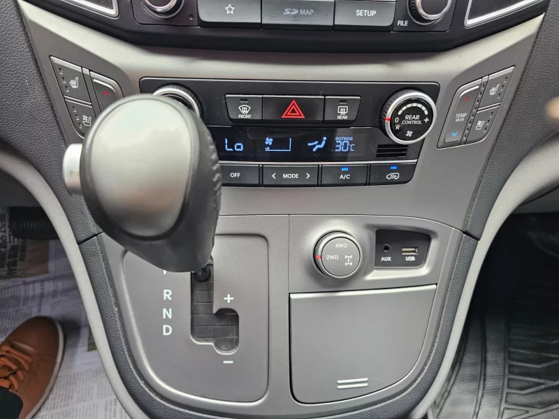 Hyundai Starex
