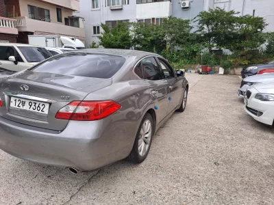 Infiniti M