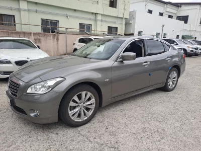 Infiniti M