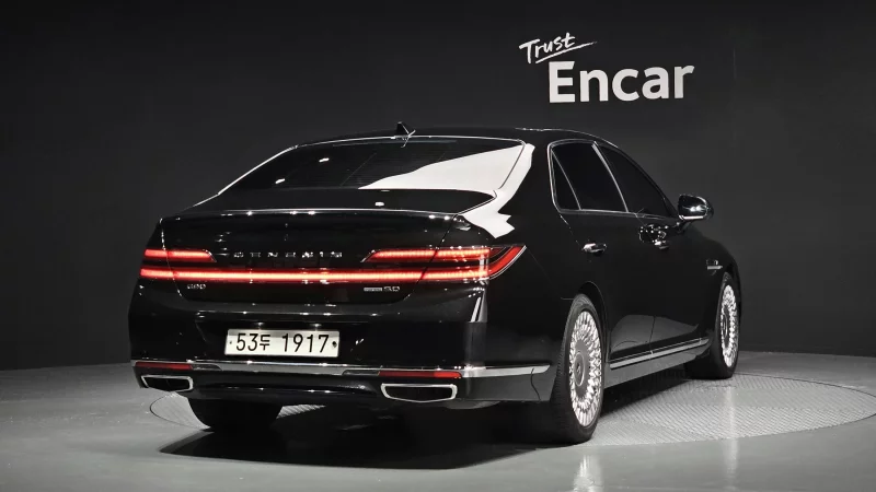 Genesis G90
