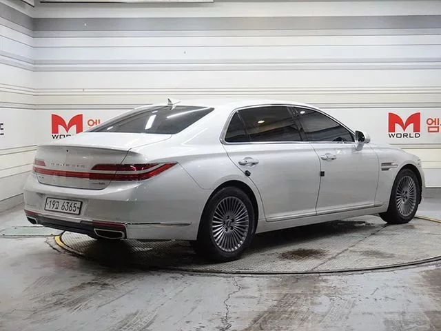 Genesis G90
