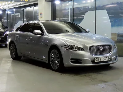 Jaguar XJ