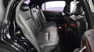 Lincoln TOWN CAR