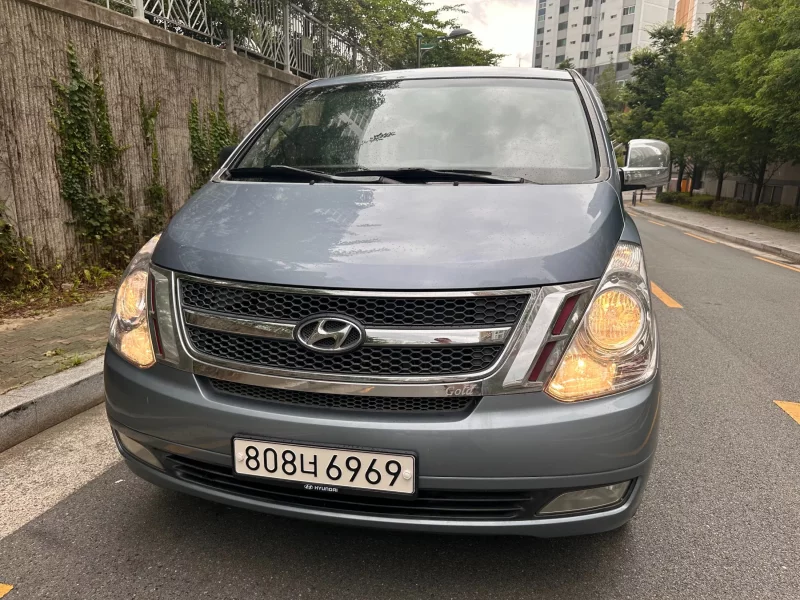 Hyundai Starex