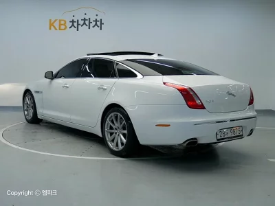 Jaguar XJ