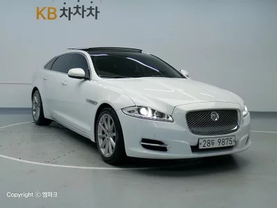 Jaguar XJ