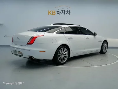 Jaguar XJ