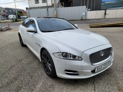 Jaguar XJ