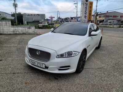 Jaguar XJ