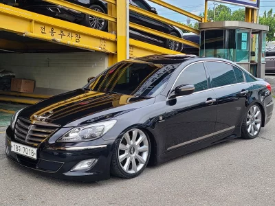 Hyundai Genesis