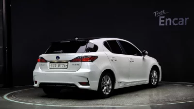 Lexus CT200h