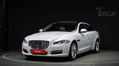 Jaguar XJ