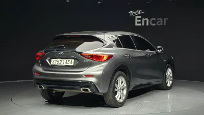 Infiniti Q30