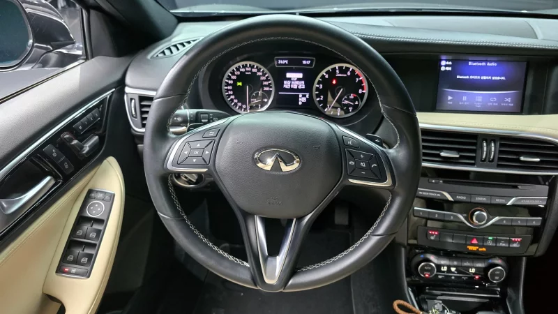 Infiniti Q30