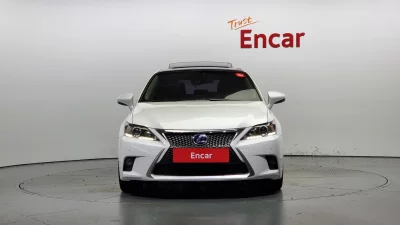 Lexus CT200h