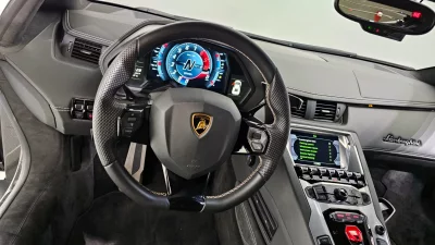Lamborghini AVENTADOR