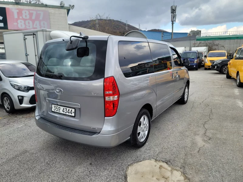 Hyundai Starex