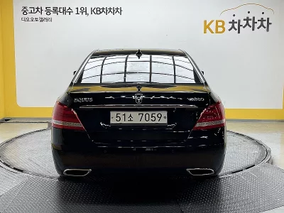 Hyundai Equus