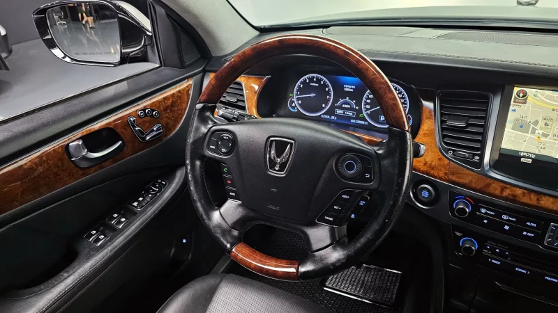Hyundai Equus