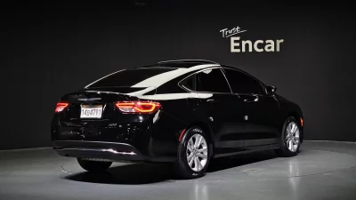 Chrysler 200