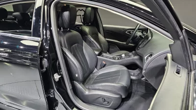 Chrysler 200
