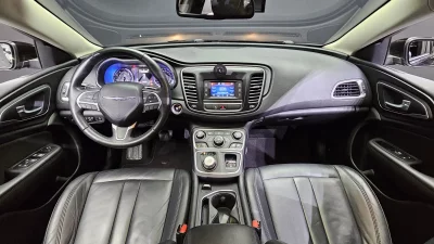 Chrysler 200