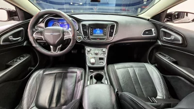 Chrysler 200