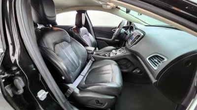 Chrysler 200