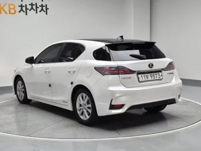 Lexus CT200h