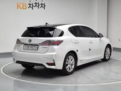 Lexus CT200h