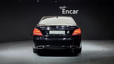 Hyundai Equus