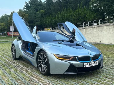 BMW i8