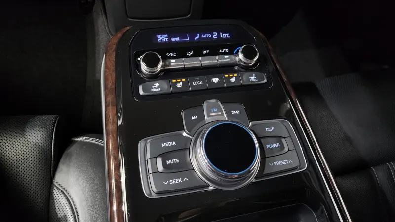 Genesis EQ900