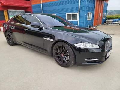 Jaguar XJ