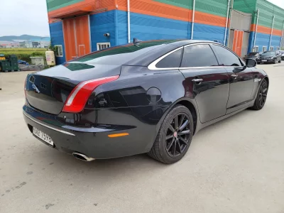 Jaguar XJ